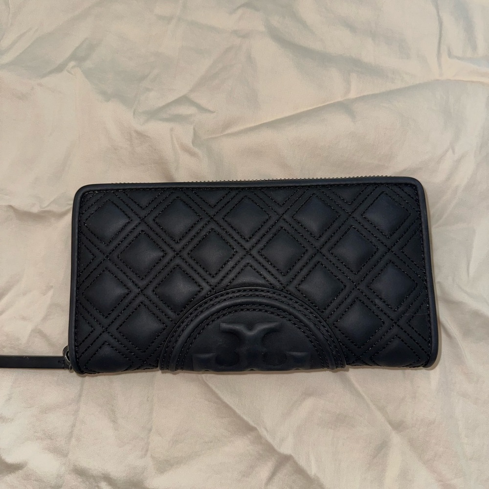Tory Burch Fleming soft matte zip wallet